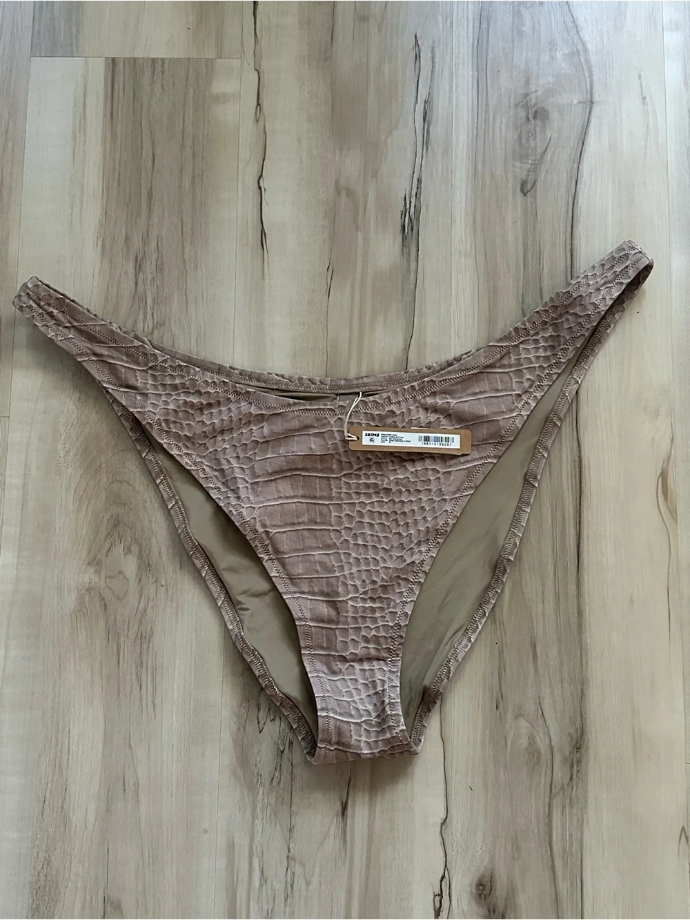 SKIMS Signature Swim Cheeky Tanga Bottom in Dune Crocodile NWT